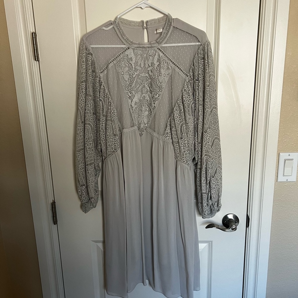 Sundance Elegant Gray Lace Long Sleeve Dress